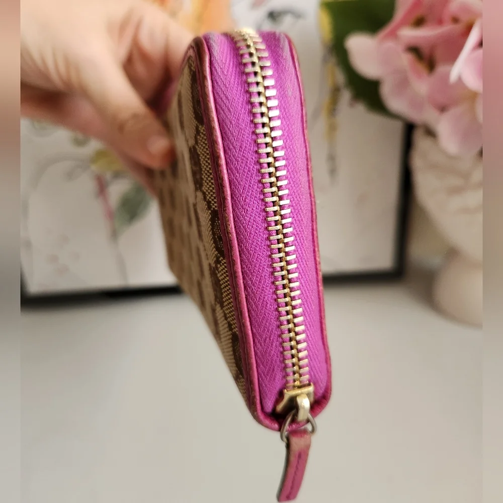 GUCCI GG Logo Canvas Zip Around Wallet - Picture 10 of 14